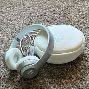 Beats (Model B0534) Wireless Headphones with Case And Charger